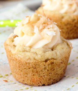 closeup of a key lime cookie cup