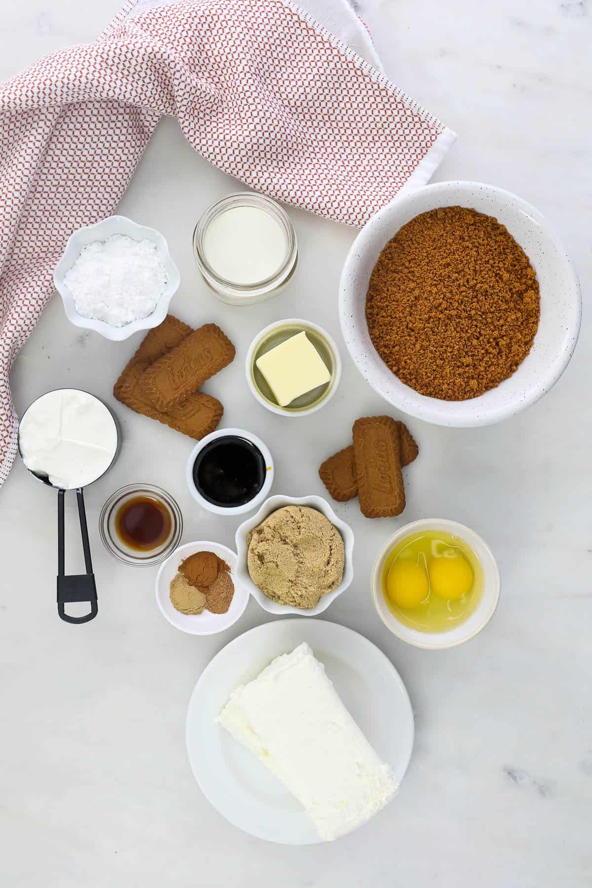 Ingredients for Gingerbread cheesecakes laid out in bowls