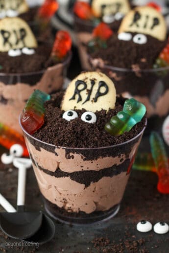 Halloween Dirt Cups | Beyond Frosting