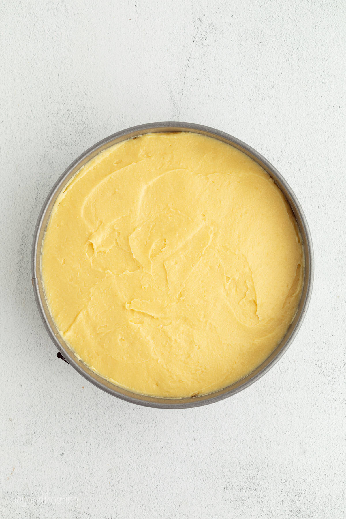 Make the best no-bake banana pudding cheesecake with creamy cheesecake filling, fresh banana slices, homemade pudding, and whipped cream. Homemade pudding spread over the no-bake cheesecake and fresh banana layers in a springform pan.